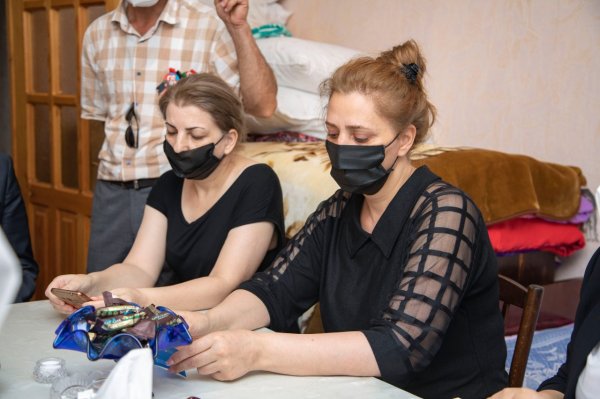 Mehriban Əliyeva 12 şəhid hərbçi ilə bağlı Heydər Əliyev Fonduna tapşırıq verdi - FOTO