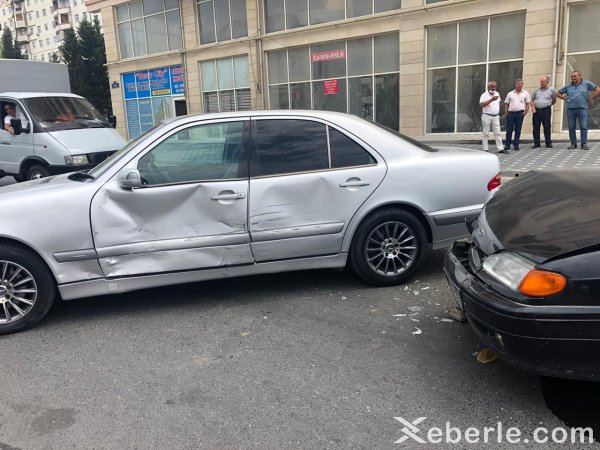 Sumqayıtda iki avtomobil toqquşdu - FOTO