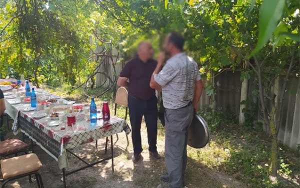 Karantini pozaraq 20 nəfərlik məclis təşkil etdi -FOTO