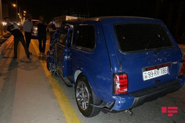Sumqayıt yolunda üç avtomobil toqquşdu, xəsarət alanlar var - FOTO