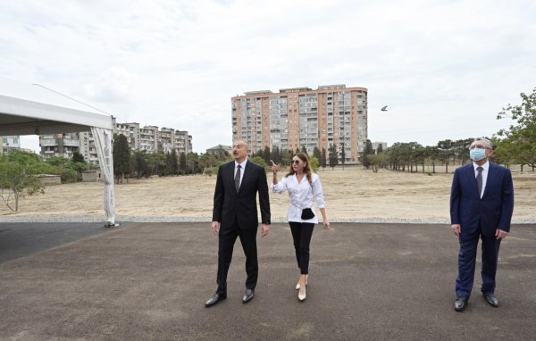 Prezident yeni parkda görüləcək işlərlə tanış oldu - Fotolar
