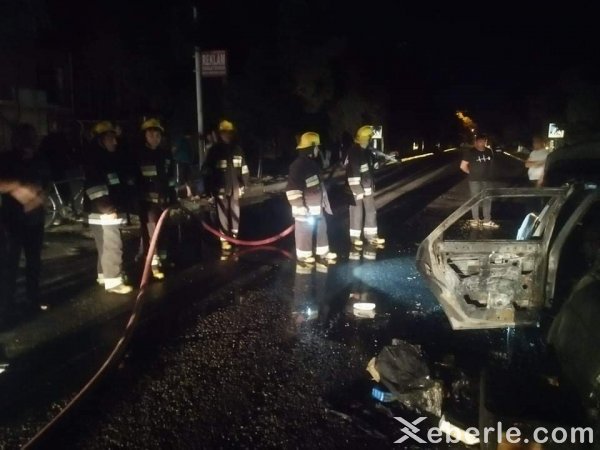 Sumqayıda minik maşını yanaraq partlayıb - VİDEO (FOTO)