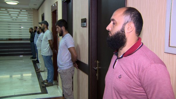 Sumqayıtda bir nəfəri döyüb videoya çəkənlər tutuldu -VİDEO (FOTOLAR)
