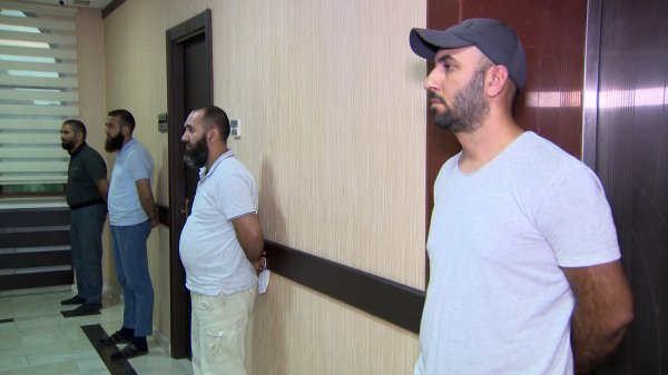 Sumqayıtda bir nəfəri döyüb videoya çəkənlər tutuldu -VİDEO (FOTOLAR)