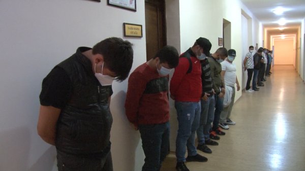 Sumqayıtda kafenin sahibi və müştəriləri cərimələndi -FOTOLAR