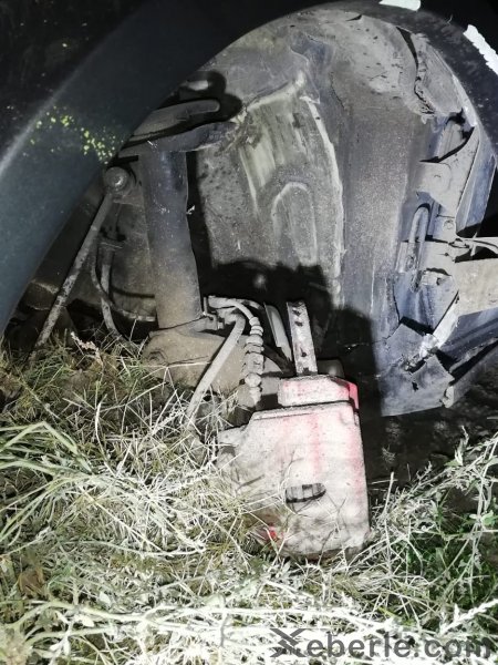 Sumqayıtda sürücü avtomobili yol kənarına aşırıb, xəsarət alan var - FOTO