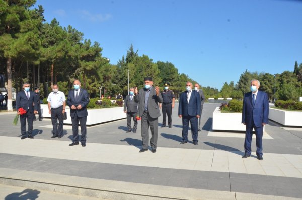 Malik İsaqov Sumqayıtda Şəhidlər Xiyabanını ziyarət edib - FOTO Malik İsaqov Sumqayıtda Şəhidlər Xiyabanını ziyarət edib - FOTO