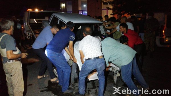 Sumqayıtda avtomobil yoldan çıxaraq aşdı - FOTO