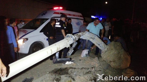 Sumqayıtda avtomobil yoldan çıxaraq aşdı - FOTO