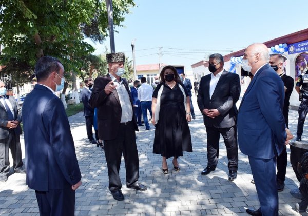 Azad Rəhimov, Zakir Fərəcov və Hicran Hüseynova Corat idman klubunda -FOTOLAR Azad Rəhimov, Zakir Fərəcov və Hicran Hüseynova Corat idman klubunda -FOTOLAR