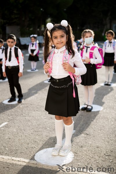 Sumqayıtda lisey direktoru: "Bu gün 200 şagird təhsil müəssisəsinə ilk addımlarını atdı" - FOTO Sumqayıtda lisey direktoru: "Bu gün 200 şagird təhsil müəssisəsinə ilk addımlarını atdı" - FOTO
