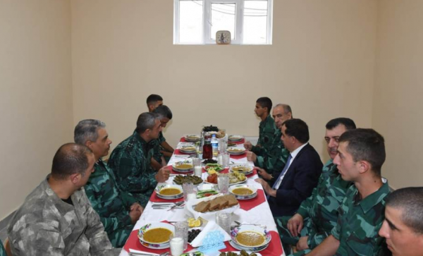 Məhərrəm Əliyevlə Elçin Quliyev hərbi hissədə - Foto