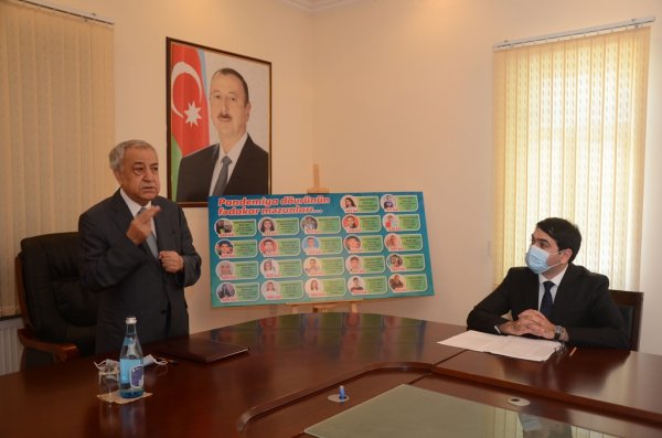 Malik İsaqov yüksək bal toplayan məzunları mükafatlandırdı – FOTOLAR