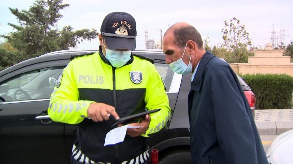 Sumqayıtda polis maskadan istifadəyə nəzarəti gücləndirdi - FOTO