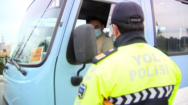 Sumqayıtda polis maskadan istifadəyə nəzarəti gücləndirdi - FOTO