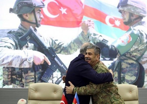 Hulusi Akar sevincini Zakir Həsənovla belə bölüşdü - Fotolar