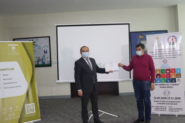 Sumqayıt KOB İnkişaf Mərkəzində təlim keçmiş 20 əlilliyi olan şəxsə biznesə başlamaq üçün sertifikat verilib  - FOTOLAR