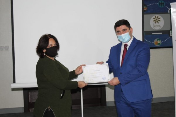 Sumqayıt KOB İnkişaf Mərkəzində təlim keçmiş 20 əlilliyi olan şəxsə biznesə başlamaq üçün sertifikat verilib  - FOTOLAR