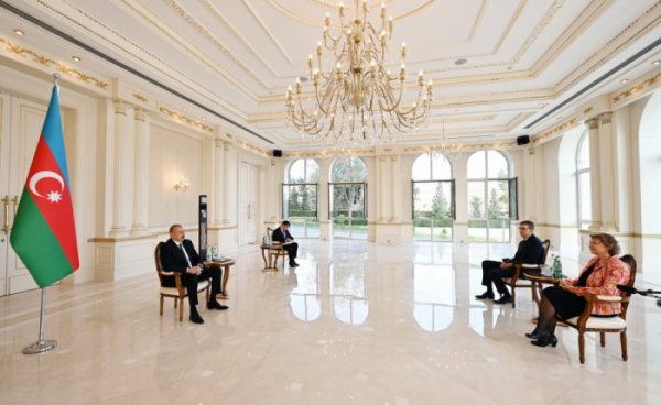 İlham Əliyev Niderlandın yeni səfirini qəbul edib 