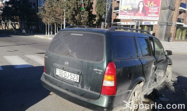 Sumqayıtda iki avtomobil toqquşdu - FOTO