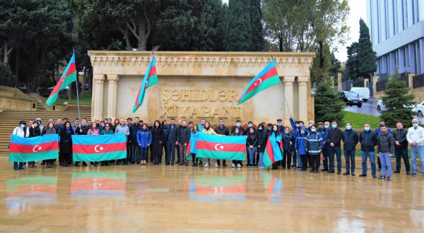 Sumqayıt Texnologiyalar Parkının kollektivi Şəhidlər Xiyabanını ziyarət edib - FOTO Sumqayıt Texnologiyalar Parkının kollektivi Şəhidlər Xiyabanını ziyarət edib - FOTO