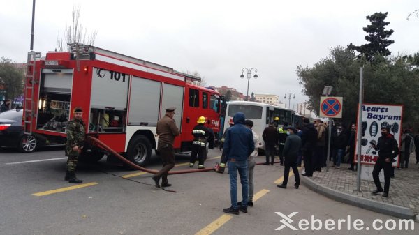Sumqayıtda avtobusda yanğın: sərnişinlər təxliyyə edildi - VİDEO (FOTO)