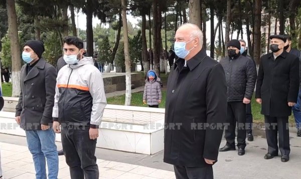Sumqayıtda şəhidlərin əziz xatirəsi bir dəqiqəlik sükutla yad edilib – VİDEO (FOTOLAR)