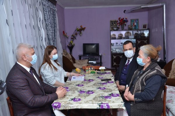 Sumqayıtda qazilərlə bağlı işçi qrup yaradılıb, ailələr ziyarət olunur - FOTOLAR Sumqayıtda qazilərlə bağlı işçi qrup yaradılıb, ailələr ziyarət olunur - FOTOLAR
