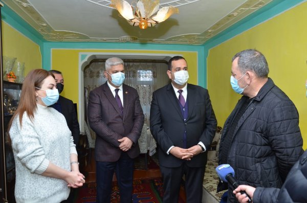 Sumqayıtda qazilərlə bağlı işçi qrup yaradılıb, ailələr ziyarət olunur - FOTOLAR Sumqayıtda qazilərlə bağlı işçi qrup yaradılıb, ailələr ziyarət olunur - FOTOLAR