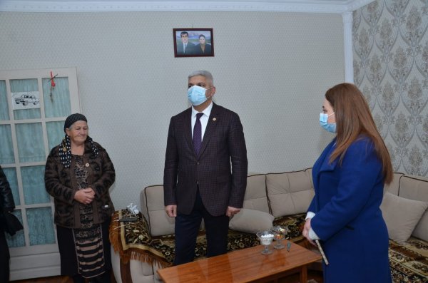 Sumqayıtda qazilərlə bağlı işçi qrup yaradılıb, ailələr ziyarət olunur - FOTOLAR Sumqayıtda qazilərlə bağlı işçi qrup yaradılıb, ailələr ziyarət olunur - FOTOLAR