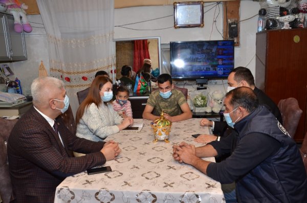 Sumqayıtda qazilərlə bağlı işçi qrup yaradılıb, ailələr ziyarət olunur - FOTOLAR Sumqayıtda qazilərlə bağlı işçi qrup yaradılıb, ailələr ziyarət olunur - FOTOLAR