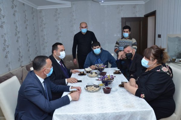 Sumqayıtda qazilərlə bağlı işçi qrup yaradılıb, ailələr ziyarət olunur - FOTOLAR Sumqayıtda qazilərlə bağlı işçi qrup yaradılıb, ailələr ziyarət olunur - FOTOLAR