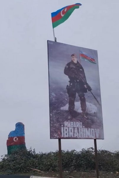 Ermənilər üçün ən strateji yerə Mübarizin şəkli vuruldu - Foto
