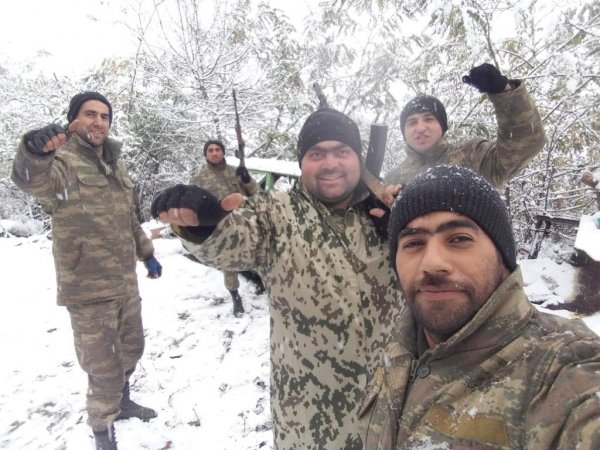 Laçında “at oynadan” “Sumqayıt uşağı” (FOTOLAR)