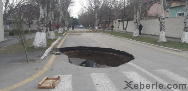 Sumqayıtda "sirli yol" yenə çökdü -FOTOLAR