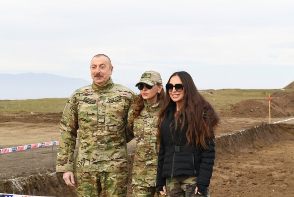 İlham Əliyev və Mehriban Əliyeva Füzuli hava limanının təməlqoyma mərasimində