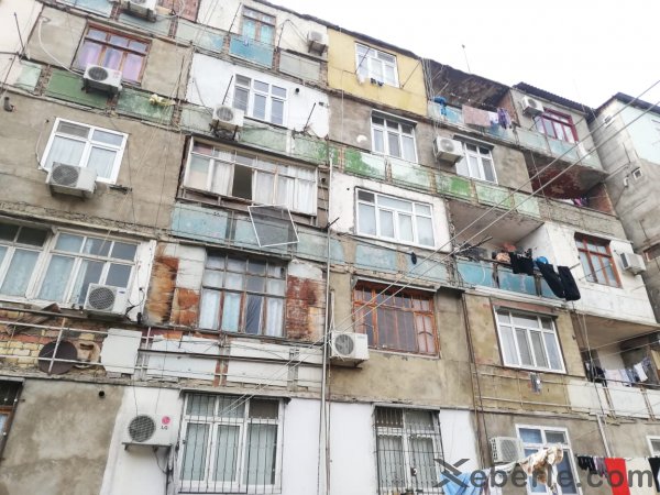 “Evlərimiz hər an, hər dəqiqə uça bilər” -  Sumqayıtda "57 yaşlı" yataqxananın sakinləri VİDEO (FOTO)