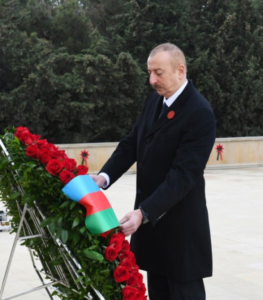 Prezidentlə xanımı Şəhidlər xiyabanını ziyarət etdilər - Fotolar