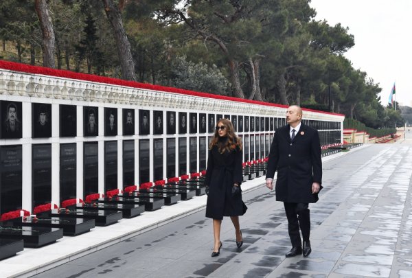 Prezidentlə xanımı Şəhidlər xiyabanını ziyarət etdilər - Fotolar
