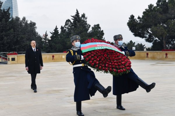 Prezidentlə xanımı Şəhidlər xiyabanını ziyarət etdilər - Fotolar