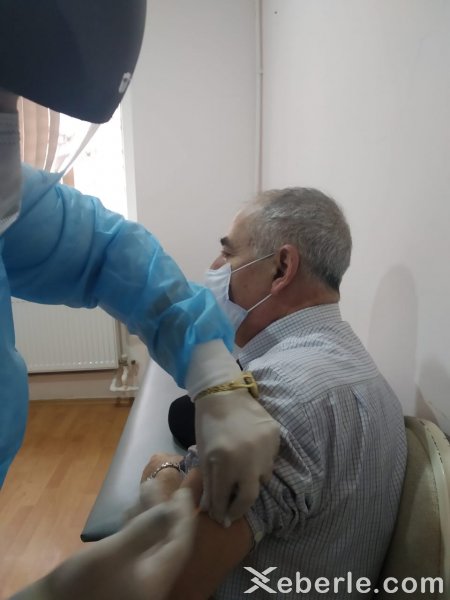 Sumqayıtda baş həkimlər peyvənd olundu -FOTOLAR