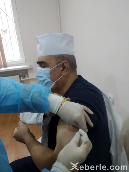 Sumqayıtda baş həkimlər peyvənd olundu -FOTOLAR