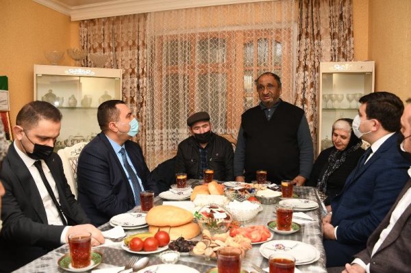Deputatlar Sumqayıtda şəhid məzunların ailələri ilə görüşdülər, məzarlarını ziyarət etdilər - FOTOLAR