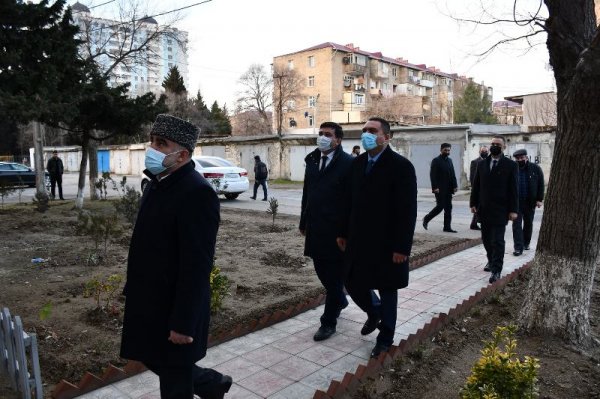 Deputatlar Sumqayıtda şəhid məzunların ailələri ilə görüşdülər, məzarlarını ziyarət etdilər - FOTOLAR