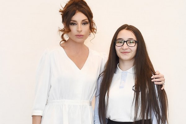 Prezidentin mükafatlandırdığı sumqayıtlı gənc kimdir? - FOTO Prezidentin mükafatlandırdığı sumqayıtlı gənc kimdir? - FOTO