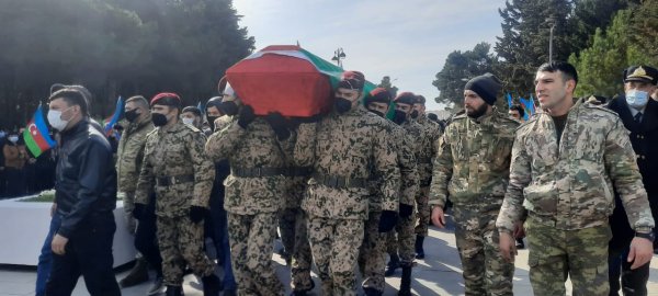 Dörd aydan çox komada qalandan sonra vəfat edən qazi Sumqayıtda dəfn edilib - FOTO