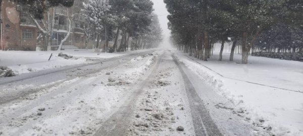 Sumqayıtda yollar qardan təmizlənir-FOTOLAR