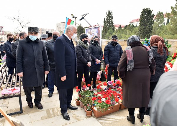 Sumqayıtda Xocalı soyqırımı qurbanlarının xatirəsi anılıb - FOTOLAR