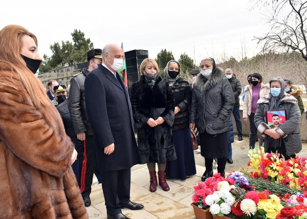 Sumqayıtda Xocalı soyqırımı qurbanlarının xatirəsi anılıb - FOTOLAR