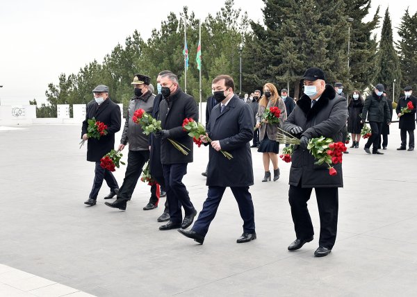 Sumqayıtda Xocalı soyqırımı qurbanlarının xatirəsi anılıb - FOTOLAR